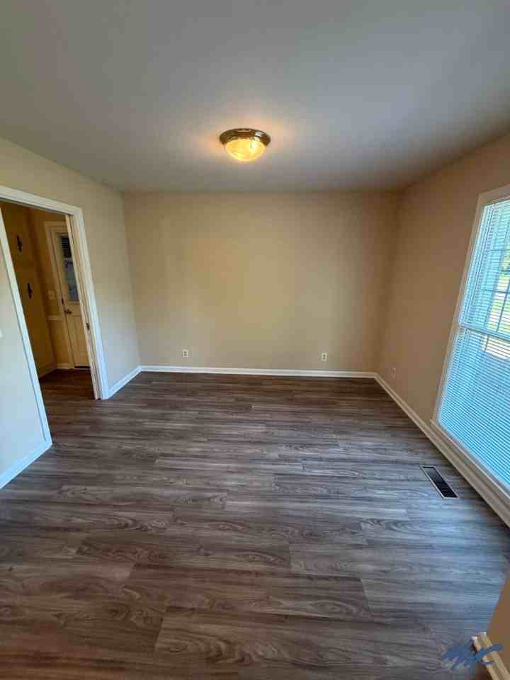 1600 Parklawn Dr - Photo 4 of 22