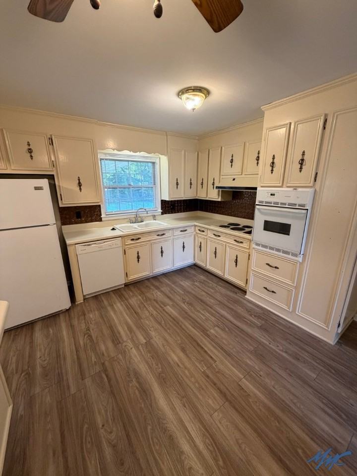 1600 Parklawn Dr - Photo 7 of 22