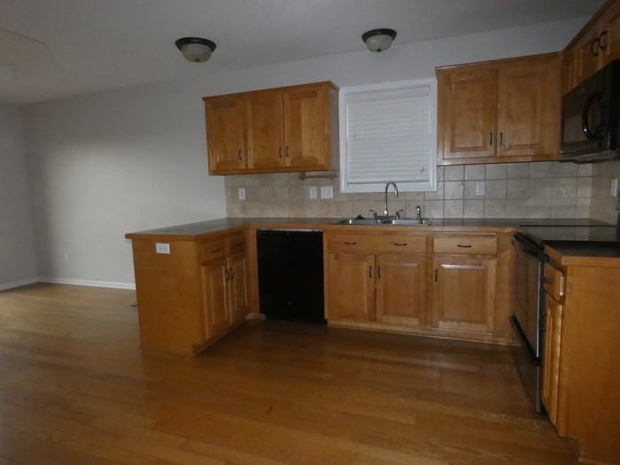 11407 N Bristol Ave - Photo 5 of 30