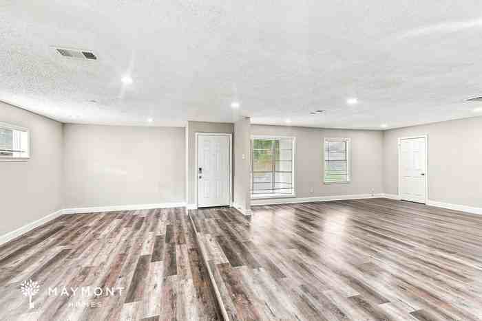 8502 Richcroft St - Photo 5 of 15