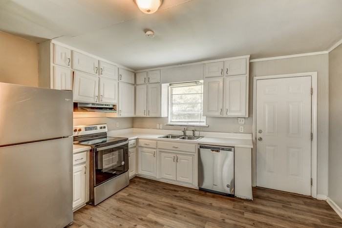 1010 26th Ave N - Photo 5 of 12