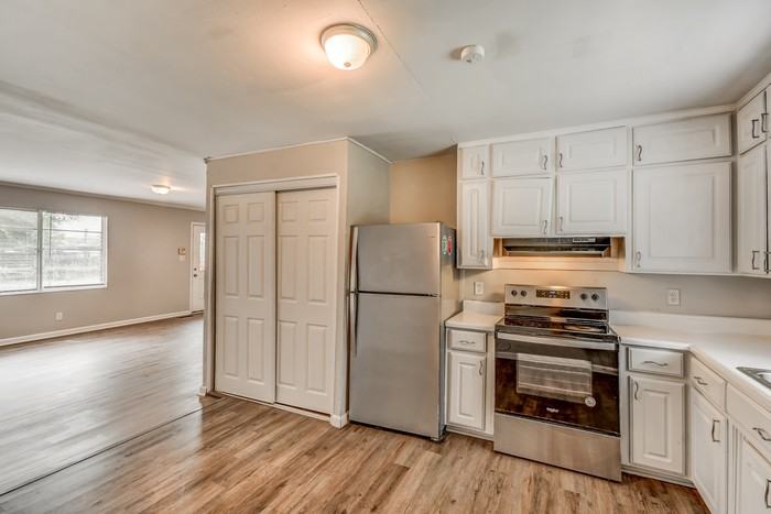 1010 26th Ave N - Photo 6 of 12