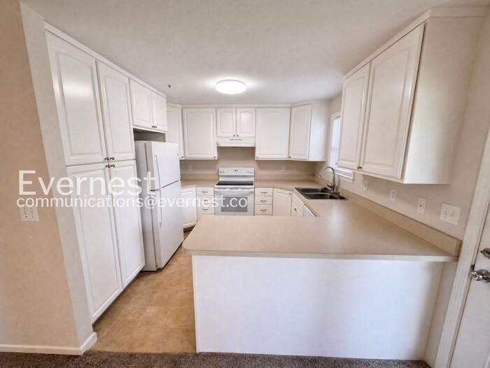701 Vineland Ct - Photo 4 of 29