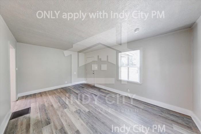 3220 E 34th St - Photo 5 of 21