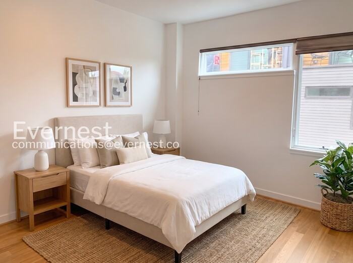 209 Robinson Square Aly - Photo 5 of 25