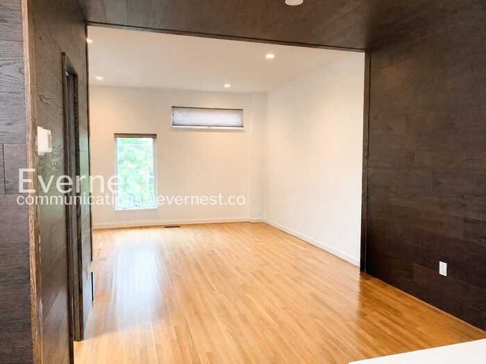 209 Robinson Square Aly - Photo 7 of 25