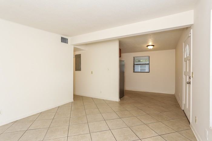 1004 Maynard St - Photo 2 of 14
