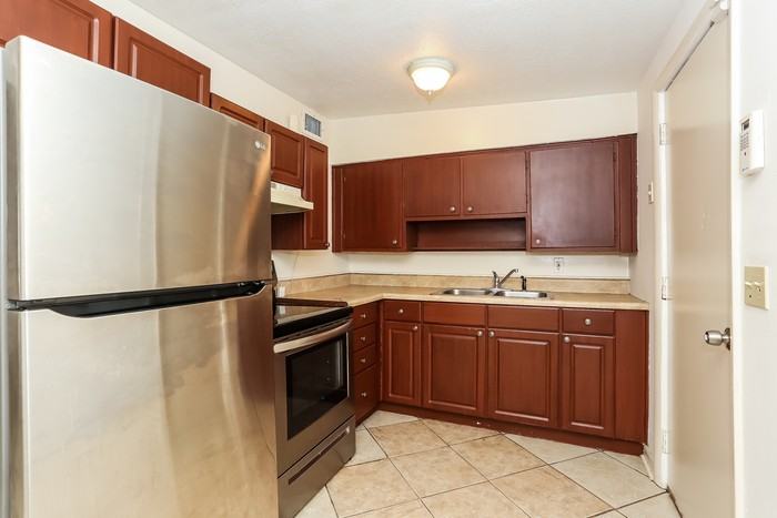 1004 Maynard St - Photo 6 of 14