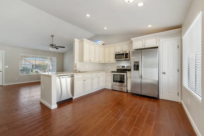 421 E Bart Dr - Photo 6 of 17