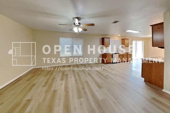616 Destin Dr - Photo 4 of 20