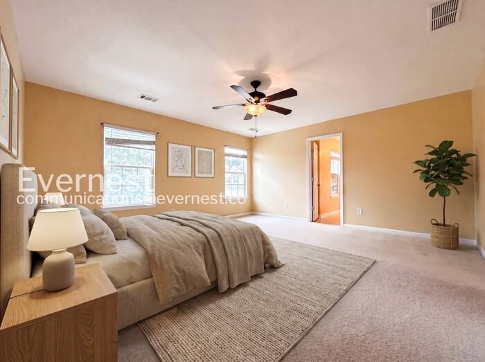 2395 Mayfair Dr - Photo 4 of 18