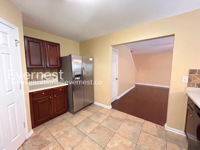 2395 Mayfair Dr - Photo 6 of 18