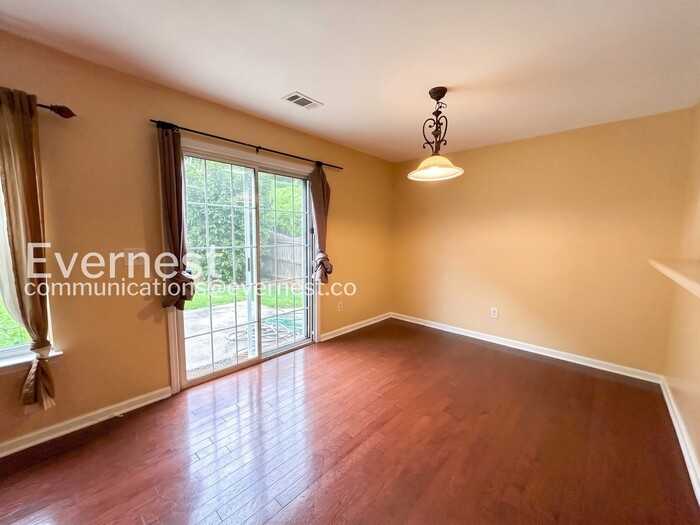 2395 Mayfair Dr - Photo 7 of 18
