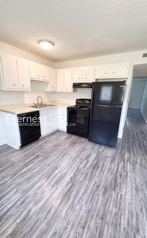 1114 N Graycroft Ave - Photo 5 of 16