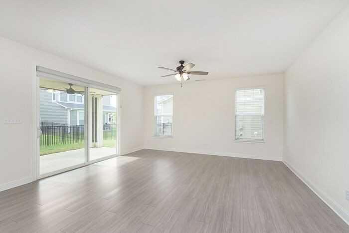 14253 James Dean Dr - Photo 4 of 29