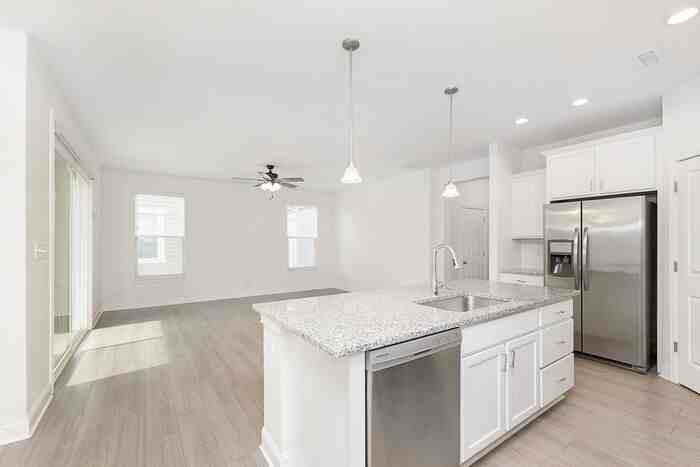 14253 James Dean Dr - Photo 6 of 29