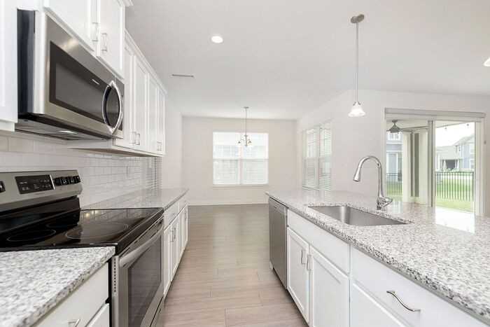 14253 James Dean Dr - Photo 7 of 29