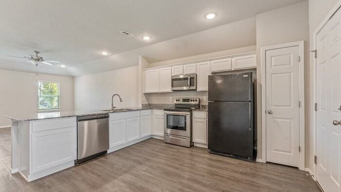 992 E Starling St - Photo 6 of 18