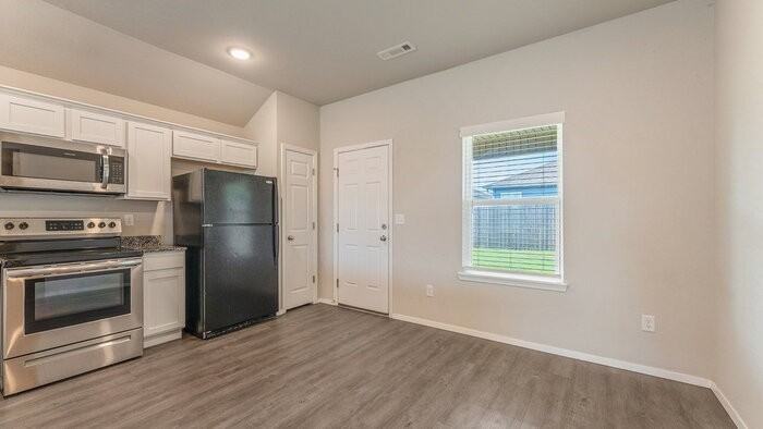 992 E Starling St - Photo 7 of 18