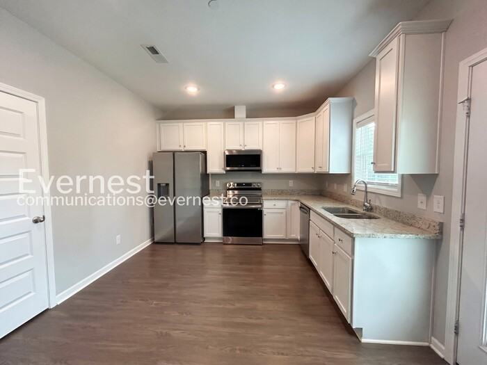 1014 Echo Ridge Rd - Photo 4 of 23