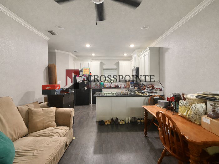 429 W Vance St - Photo 2 of 11