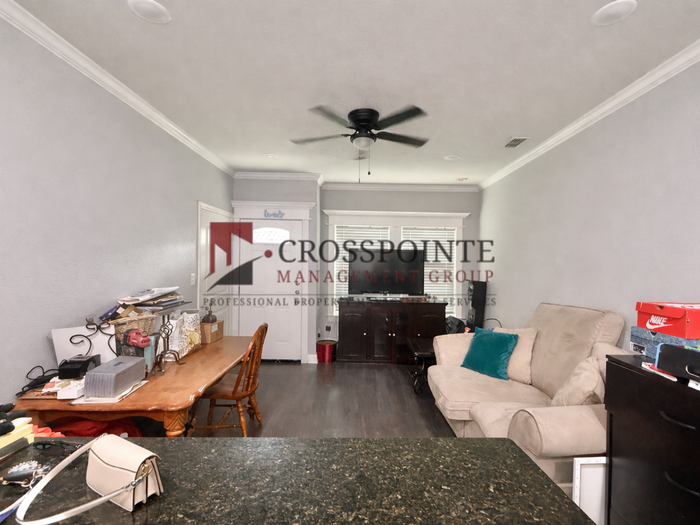 429 W Vance St - Photo 3 of 11