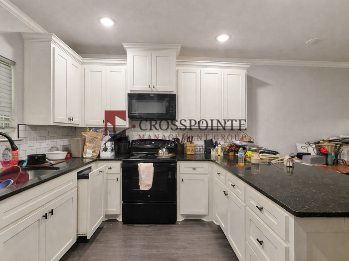 429 W Vance St - Photo 5 of 11