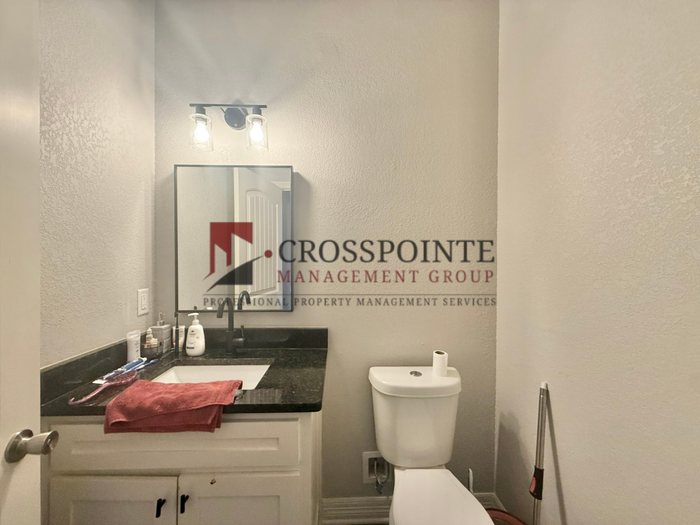 429 W Vance St - Photo 7 of 11