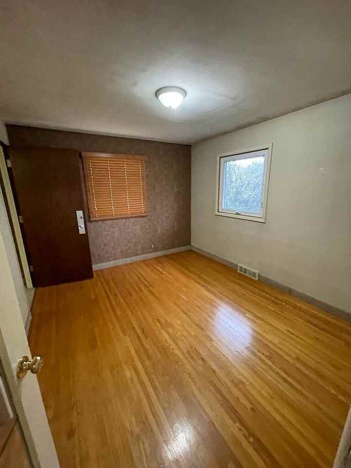 724 55 Ave Sw - Photo 3 of 16