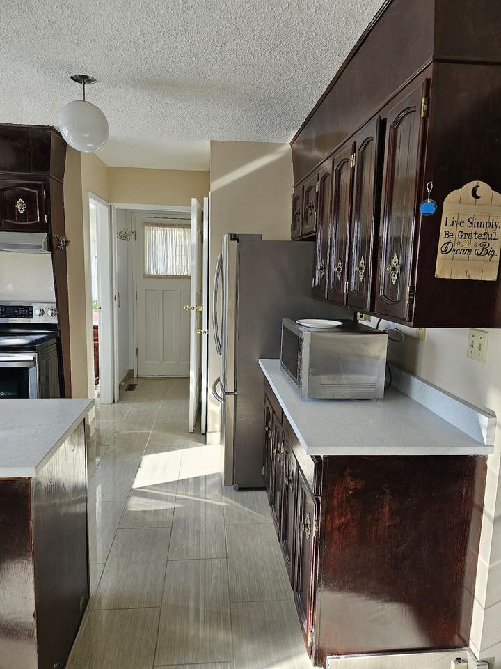 1317 Lakewood Road West Nw - Photo 7 of 31