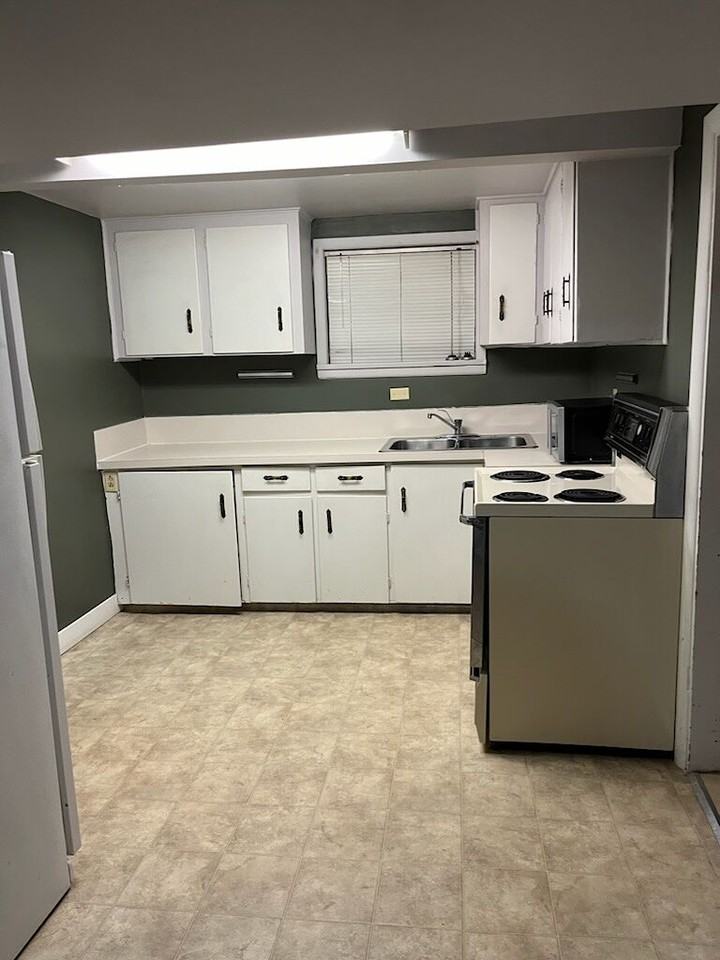 3518 2 St Nw - Photo 2 of 9