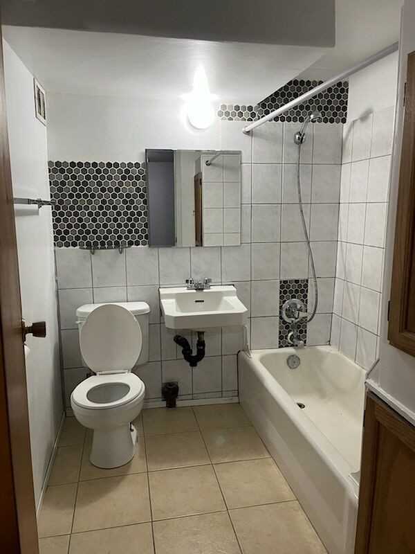 3518 2 St Nw - Photo 4 of 9
