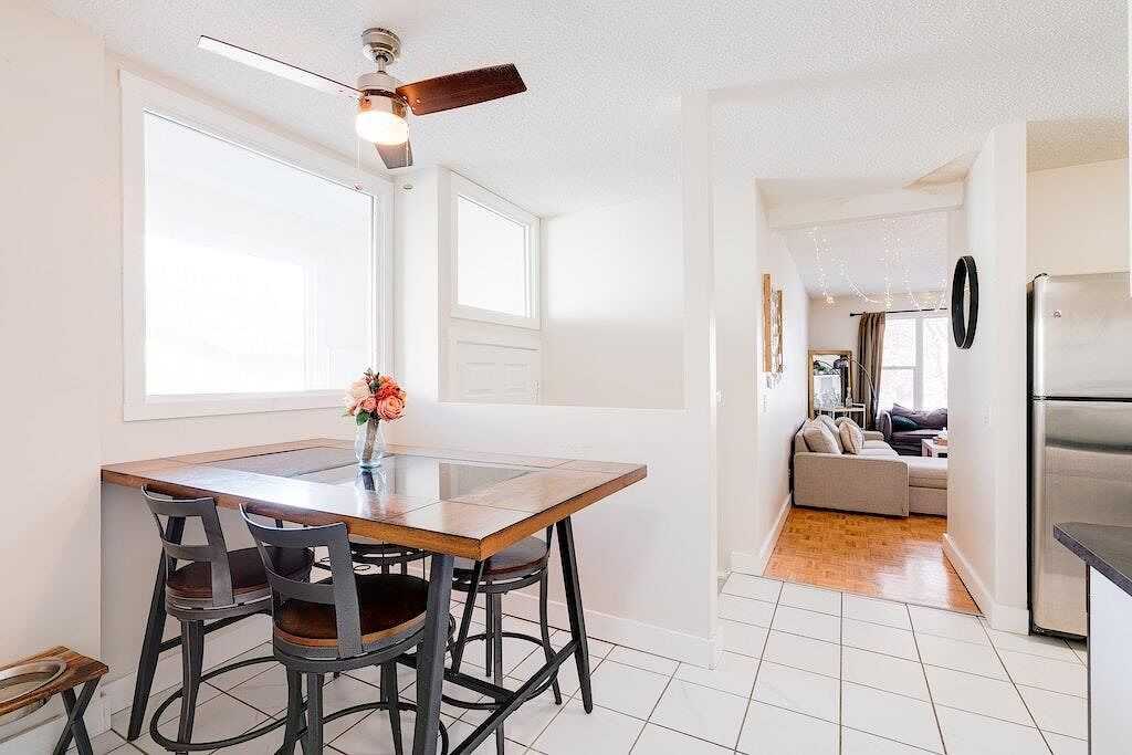 223 Queensland Pl Se - Photo 2 of 25