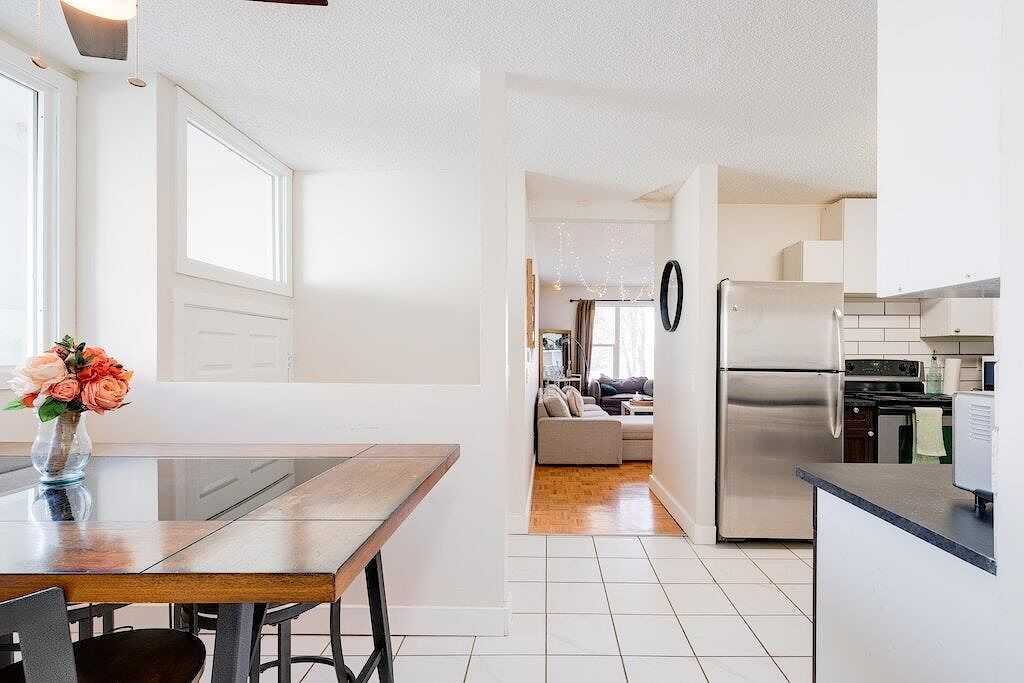 223 Queensland Pl Se - Photo 3 of 25