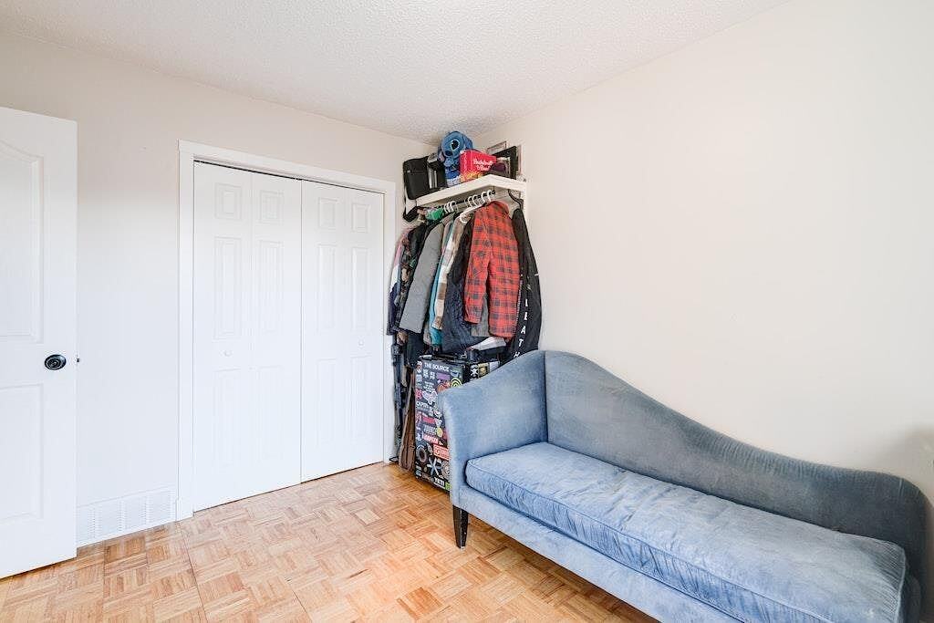 223 Queensland Pl Se - Photo 6 of 25