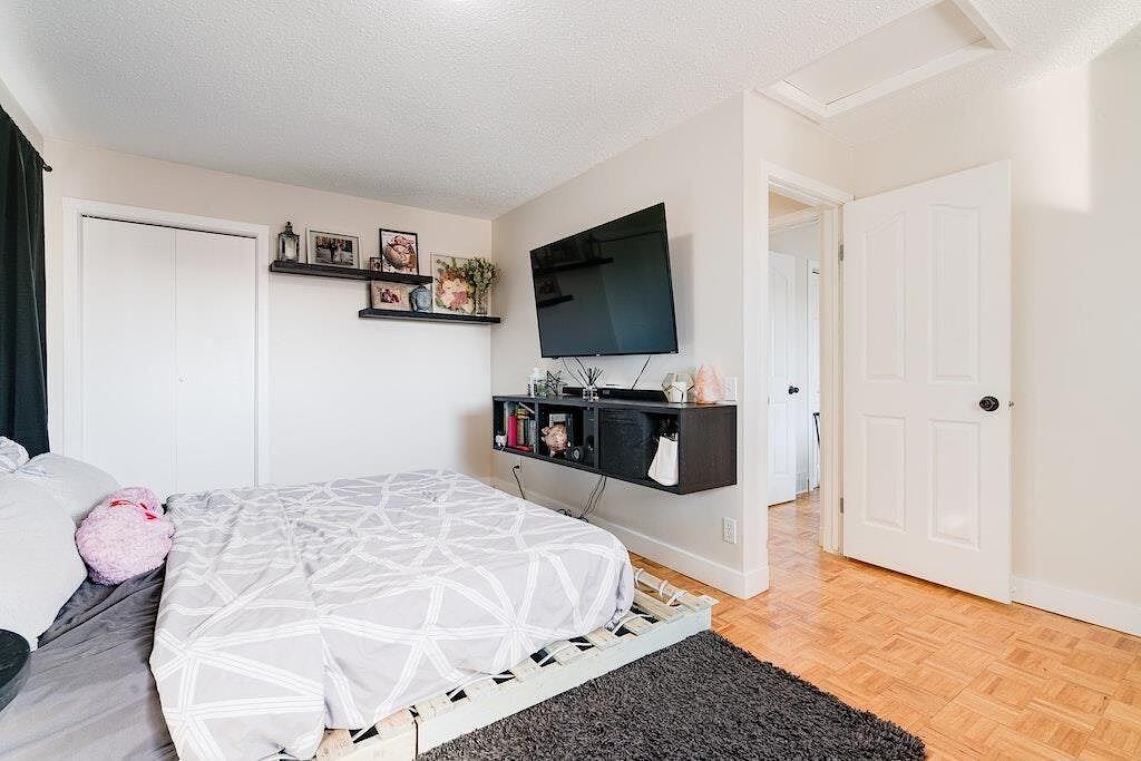 223 Queensland Pl Se - Photo 7 of 25