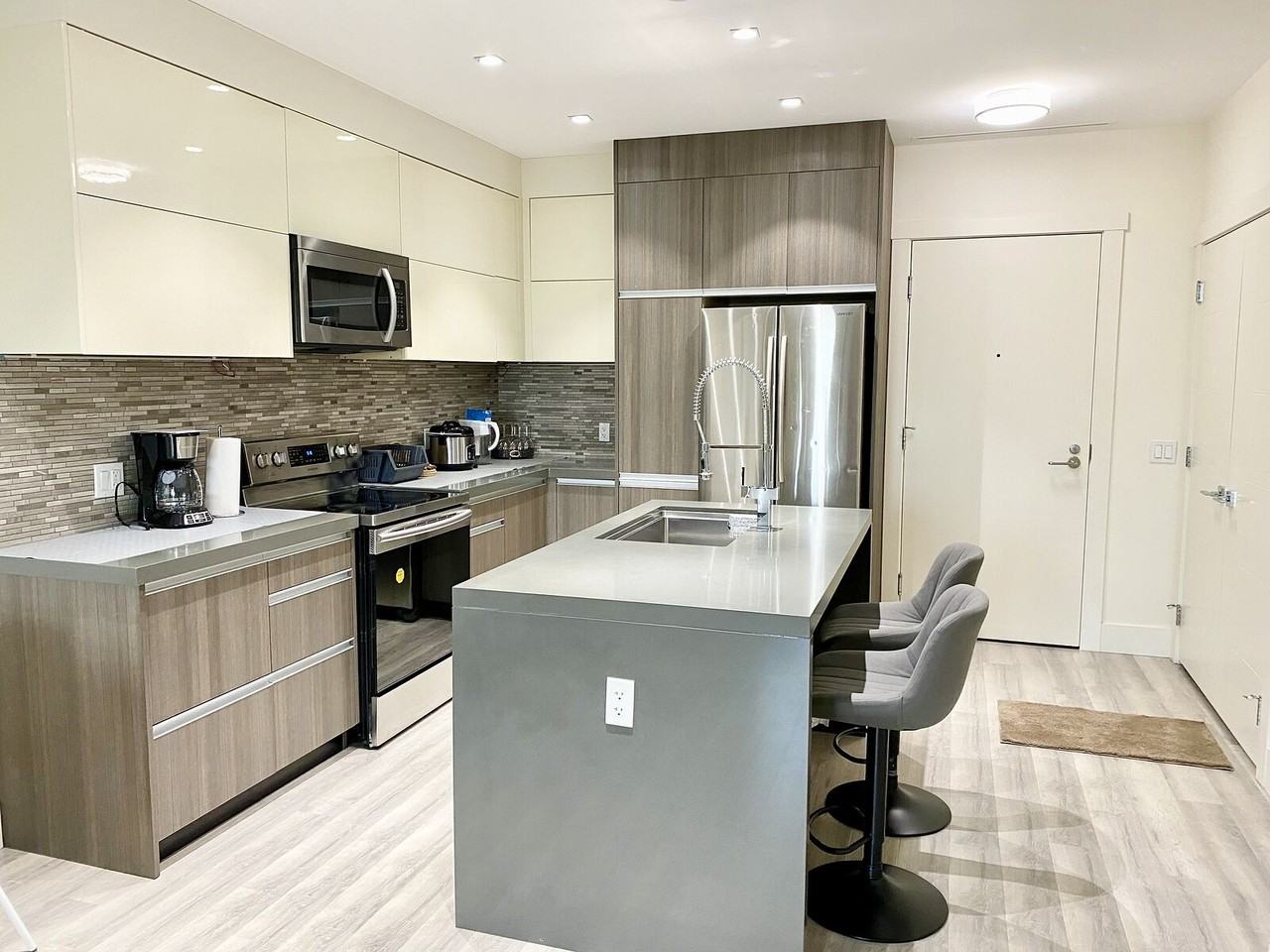 108 13 Ave Ne - Photo 3 of 16