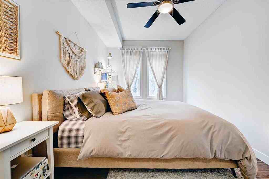 1000 15 Ave Sw - Photo 7 of 23