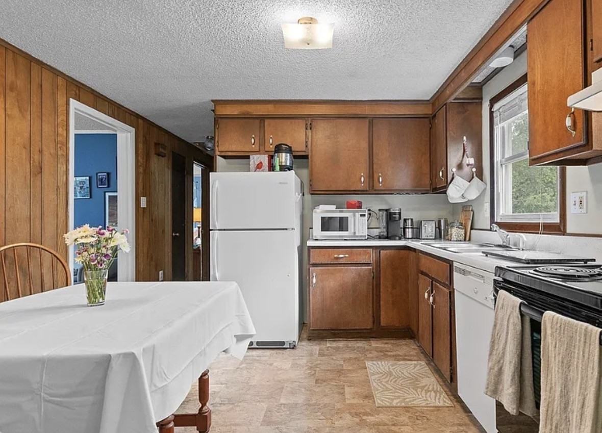 63 Lafayette St #1 - Photo 4 of 12