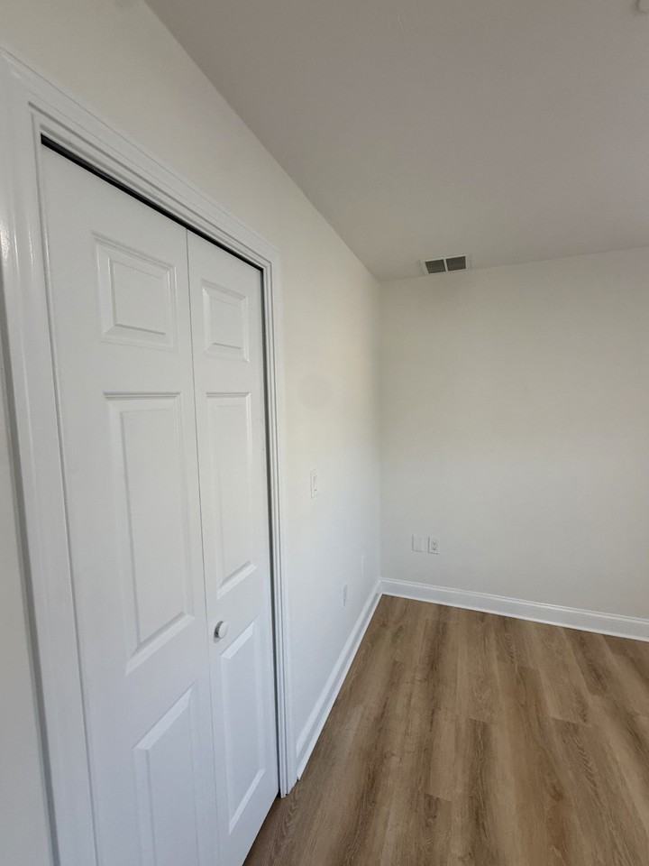 11 Front St #8 - Photo 5 of 8