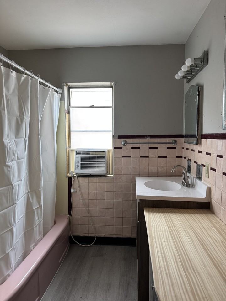 8416 W Lisbon Ave #4 - Photo 5 of 8