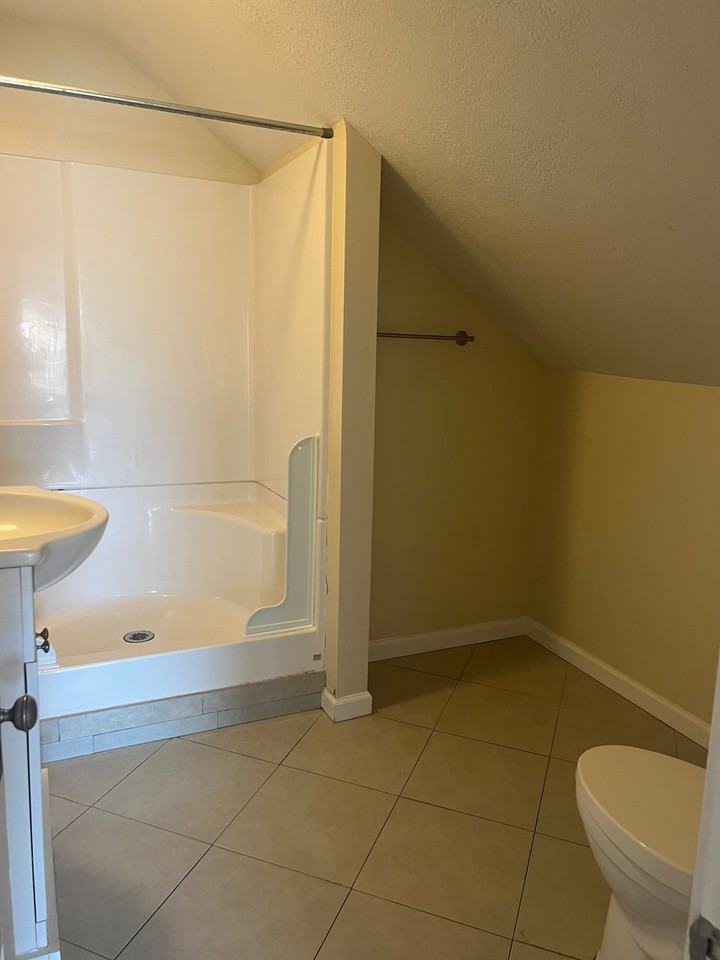 2233 Summit St - Photo 3 of 11