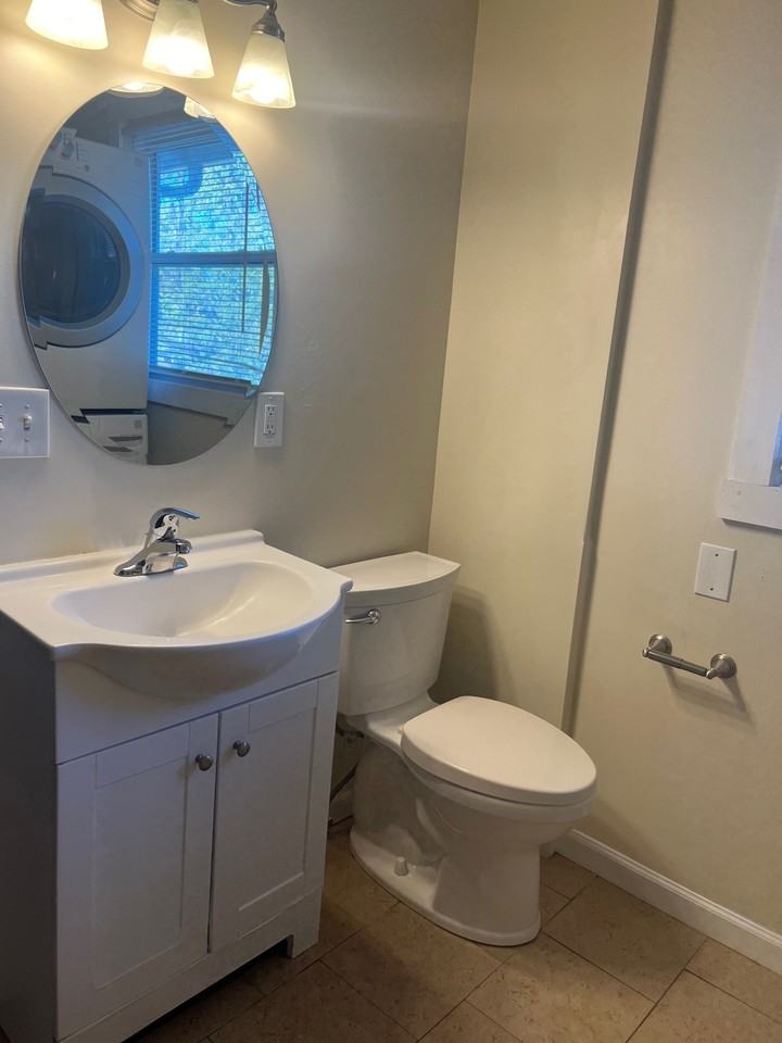 2233 Summit St - Photo 6 of 11