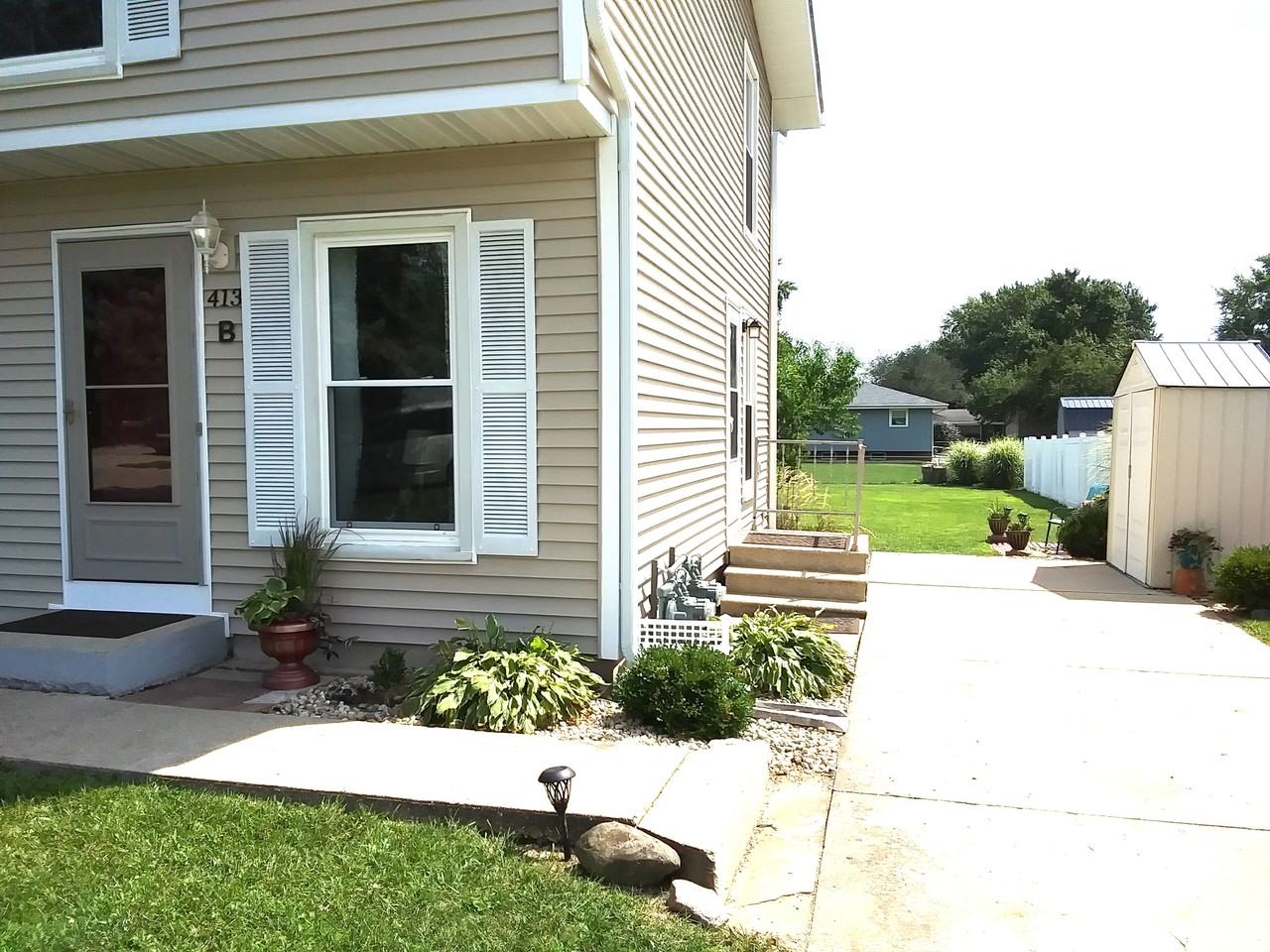 413 Windsor Dr #B - Photo 2 of 15