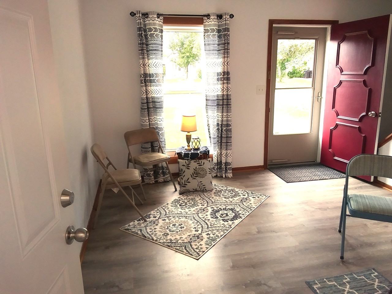 413 Windsor Dr #B - Photo 3 of 15