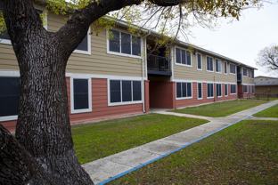 5635 W Cesar E Chavez Blvd - Photo 1 of 1