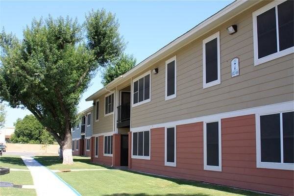 5635 W Cesar E Chavez Blvd - Photo 2 of 10