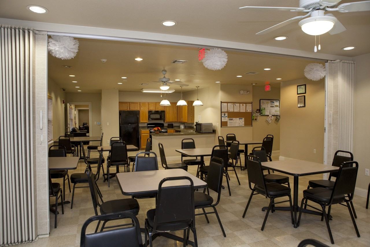 5635 W Cesar E Chavez Blvd - Photo 6 of 10