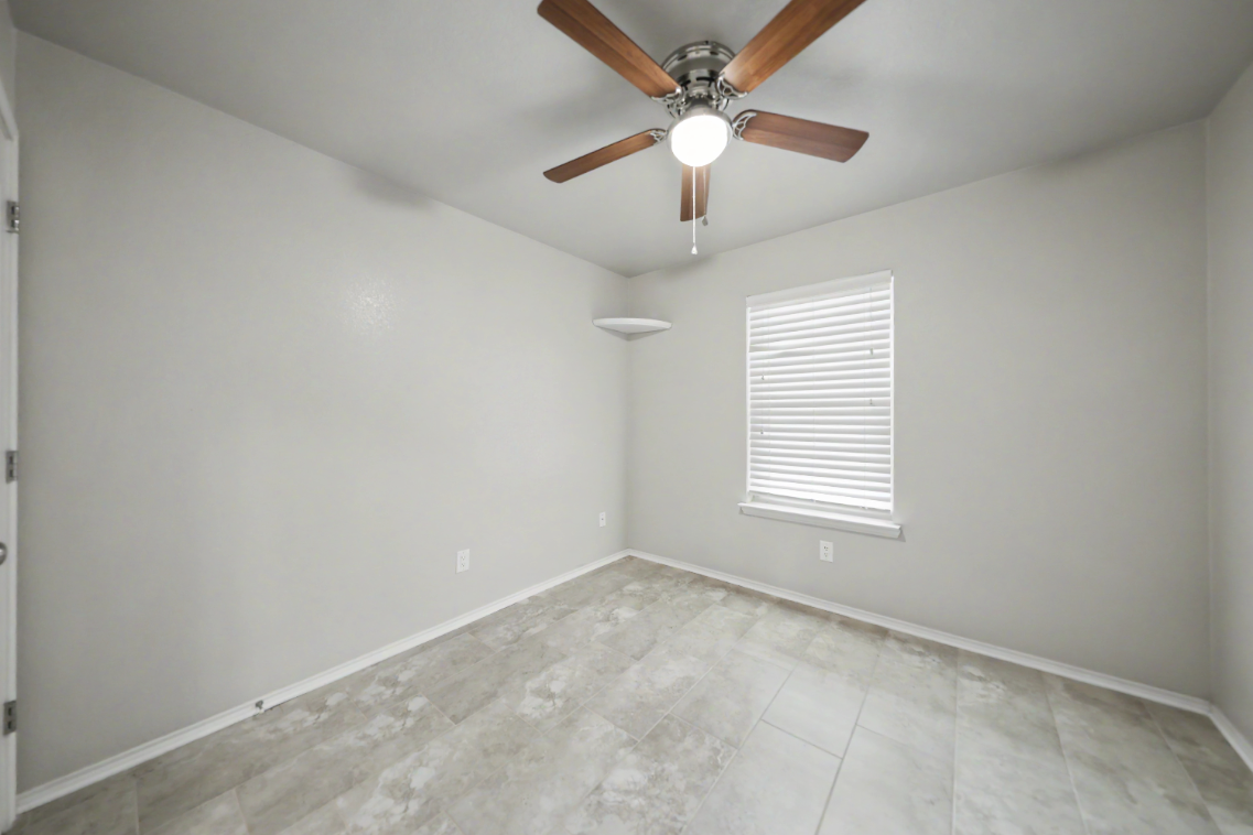 2103 Jefferson Ct S #NA - Photo 3 of 16