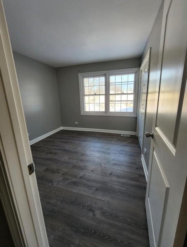 1330 1503 W Oakmont Road Hoffman Estates, Il #NA - Photo 2 of 5